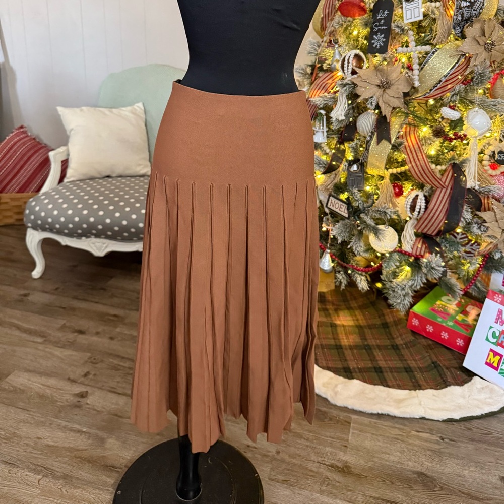 Aleeza Paris • Pleated Wonder Skirt in Cocoa Brown